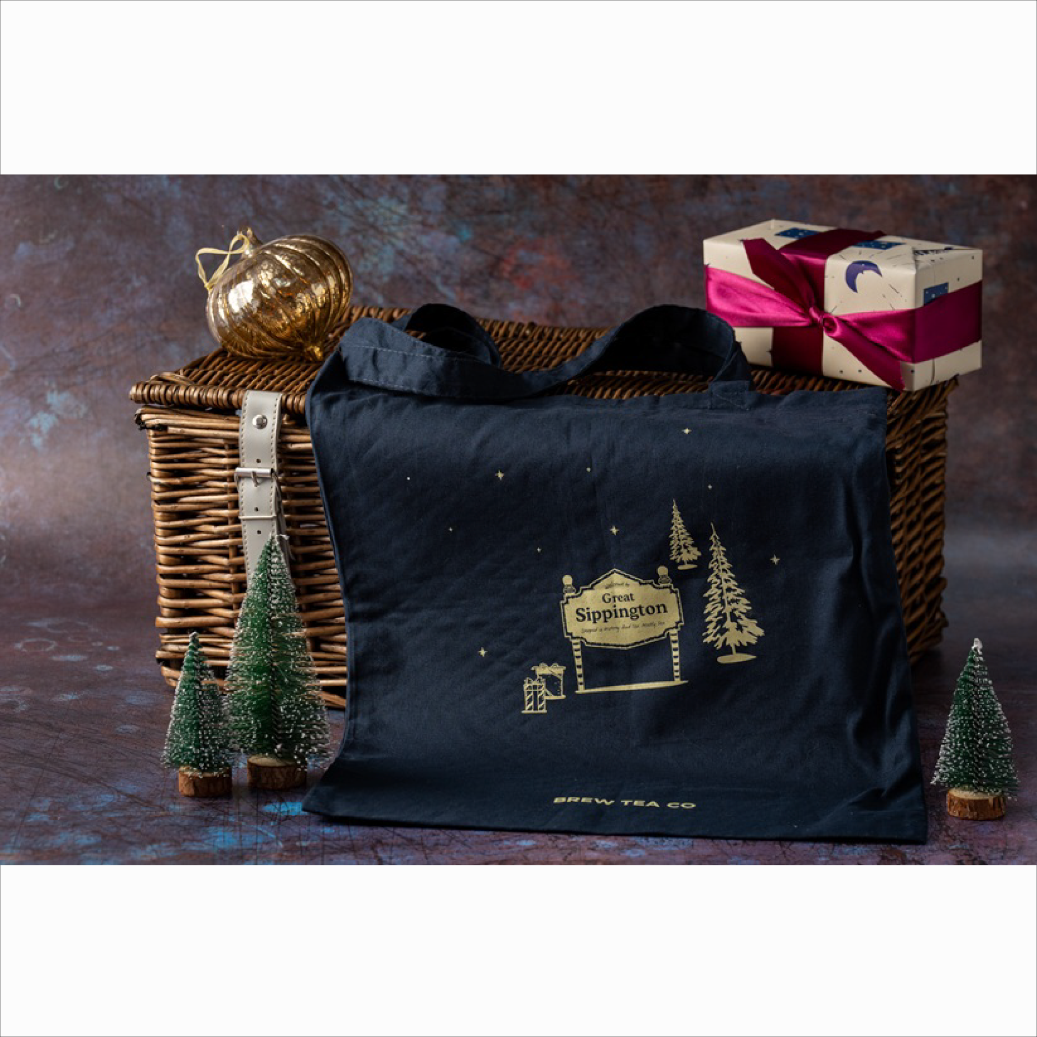 Brew Tea Co. | The Festive Village Tote Bag 2025 クリスマス・トートバッグ [NEW]
