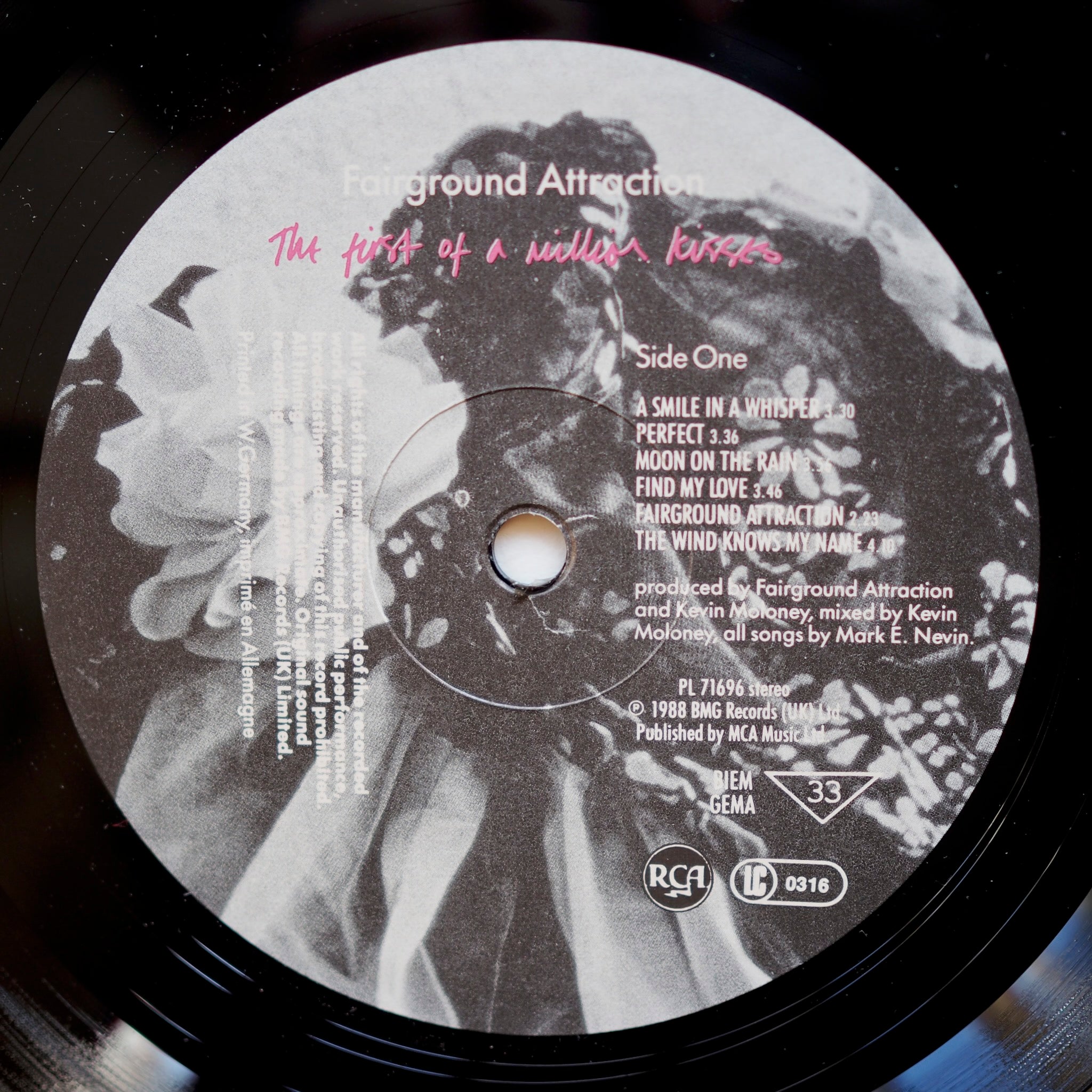 Fairground Attraction - The First Of A Million Kisses［used, GER press / UK master, 1988］