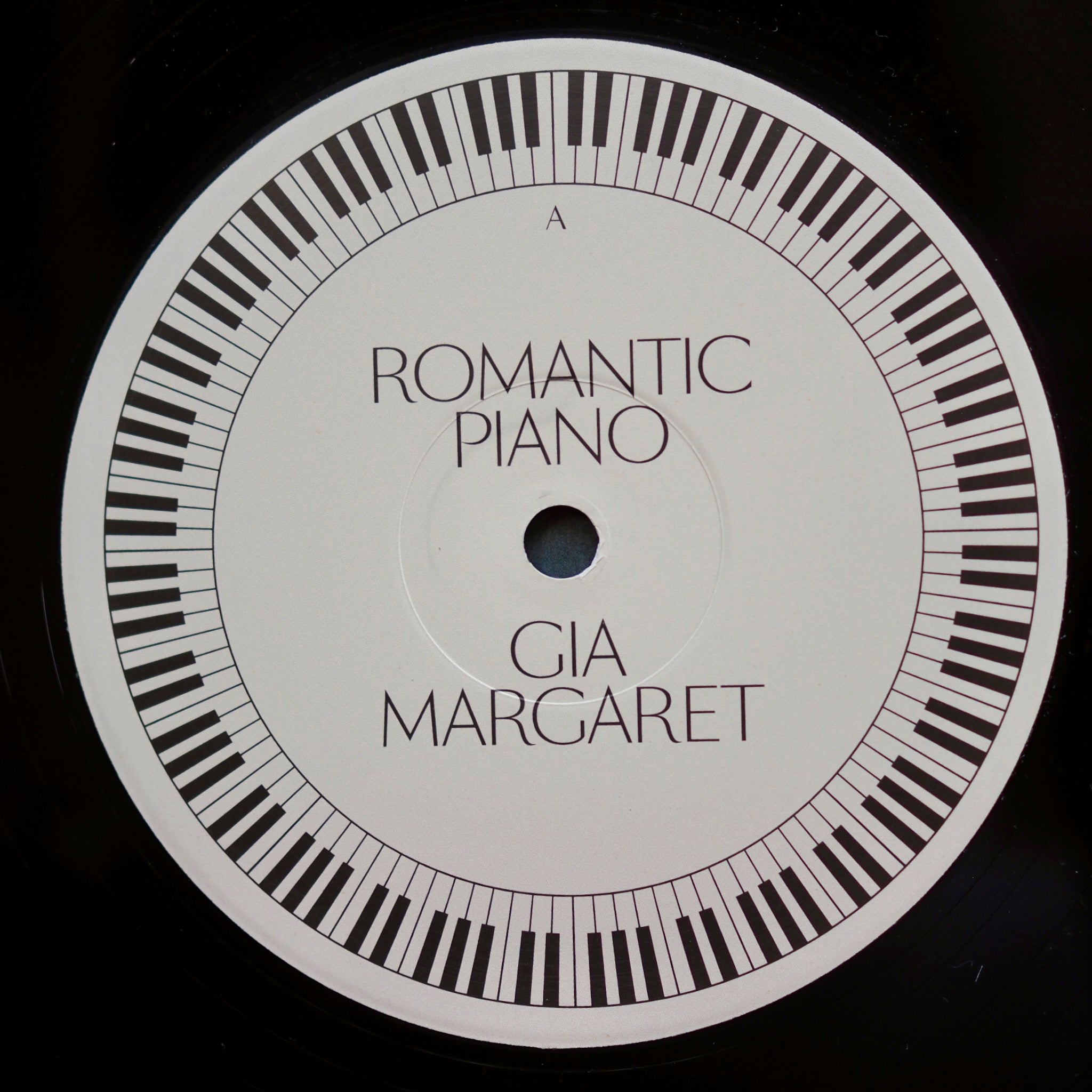 洋楽 Gia Margaret Romantic Piano Black vinyl Gia Margaret - Romantic Piano (LP: Black Vinyl) [NEW]