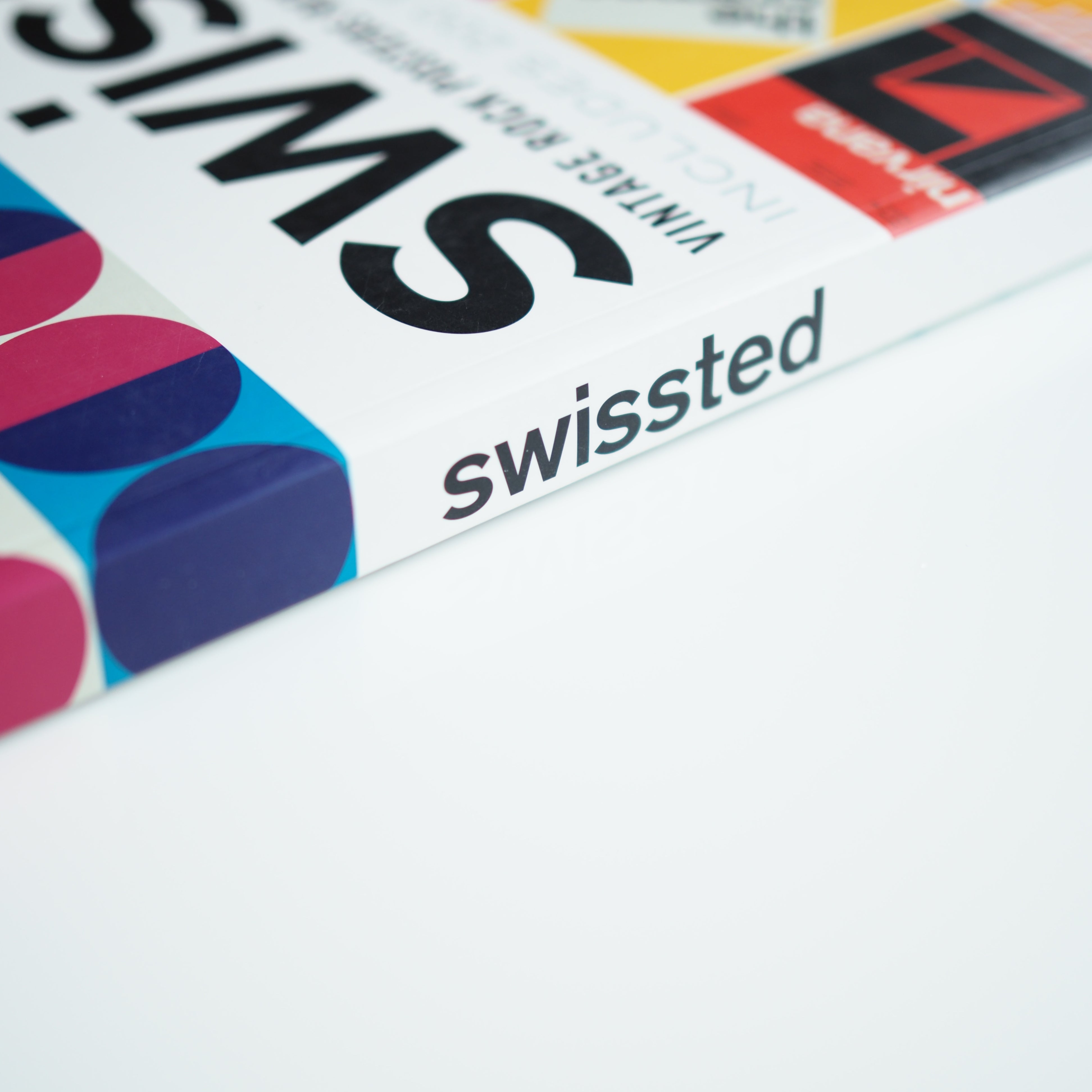 Mike Joyce - Swissted : Affiches rock vintage remixées et réimaginées (utilisées)