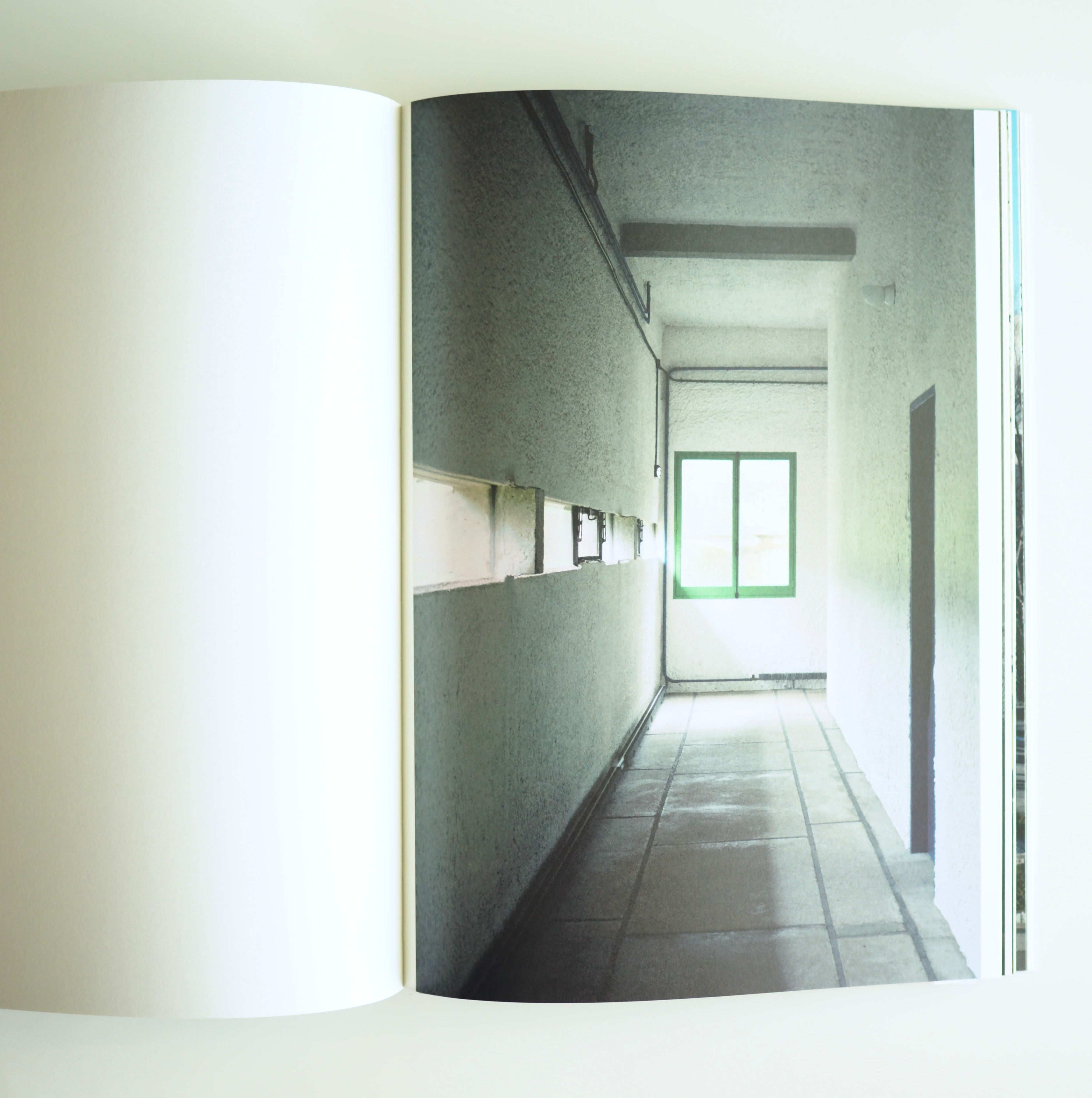 Takashi Homma - LOOKING THROUGH LE CORBUSIER WINDOWS [NEW]