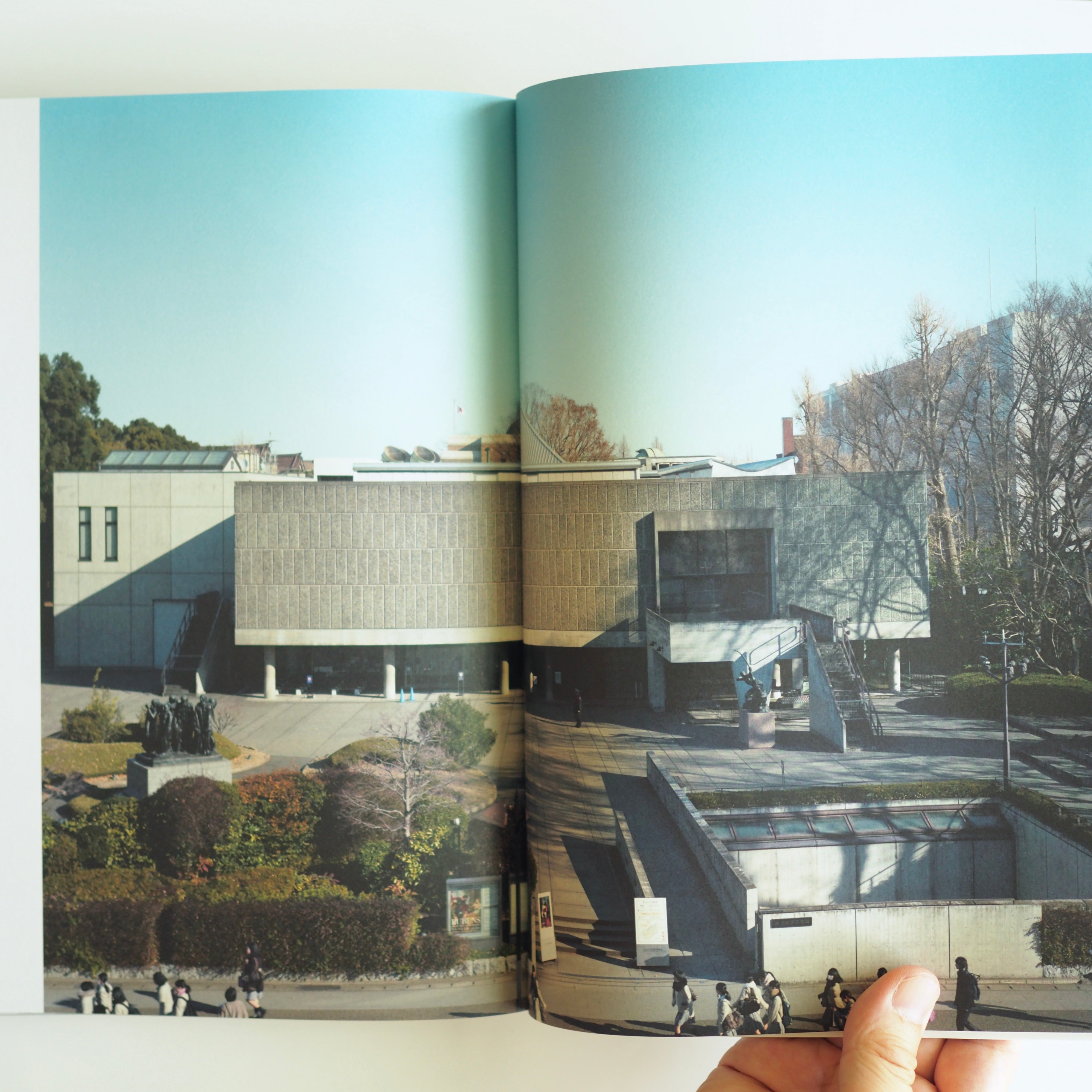 Takashi Homma - LOOKING THROUGH LE CORBUSIER WINDOWS [NEW]
